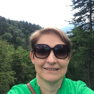 Meet your Posher, Roxanne